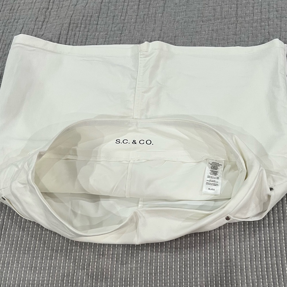 Chic White Mini Skirt/ Skort  for Women, SIZE XL - Picture 3 of 8